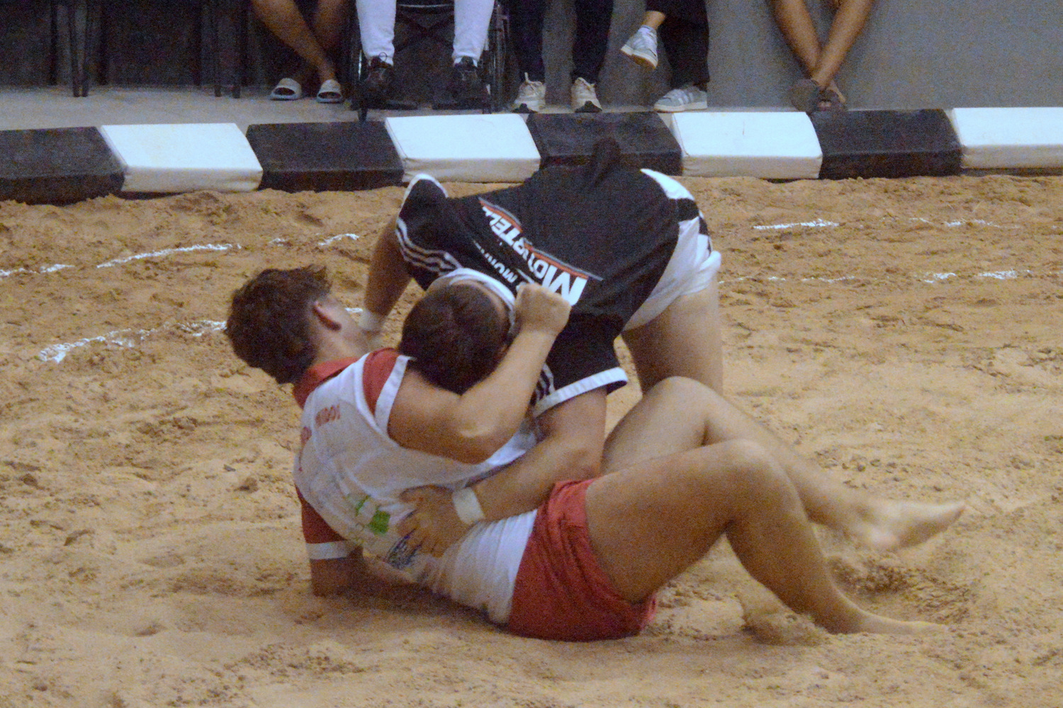 Luchada del Castro Morales B contra el CL Vecinos Unidos (Foto: Juan Antonio Hern&aacute;ndez)