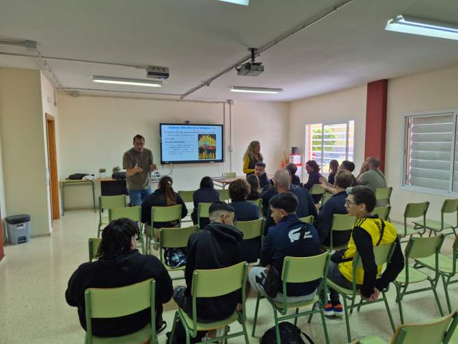 El PFAE USB de Telde visita el IES Lomo de La Herradura