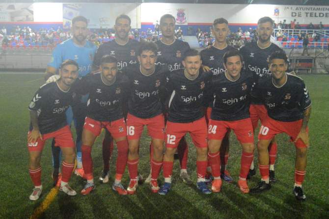 Formaci&oacute;n de la UD Telde en el primer partido de liga (Foto: Juan Antonio Hern&aacute;ndez)