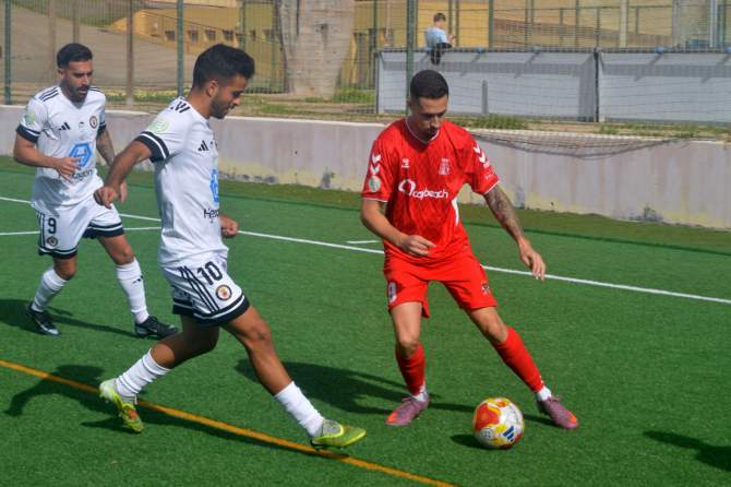 Adrián Trujillo, en el entrenamiento de este lunes (Foto: Juan Antonio Hernández)
