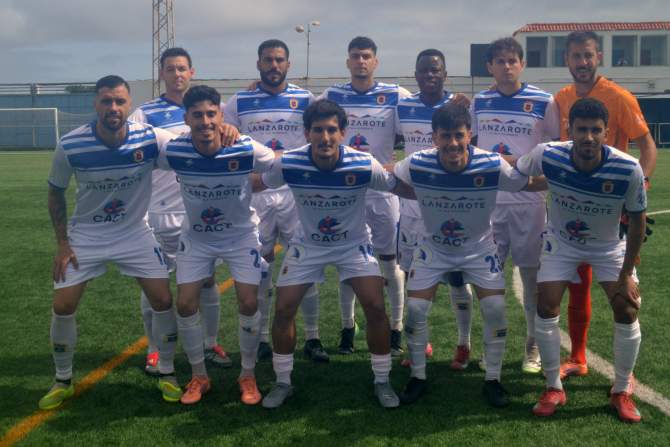 Formación de la UD Lanzarote (Foto. Juan Antonio Hernández)