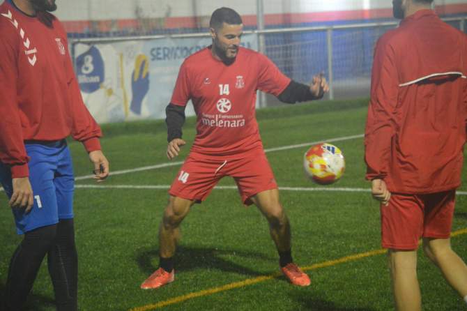Adrián Trujillo, en el entrenamiento de este lunes (Foto: Juan Antonio Hernández)