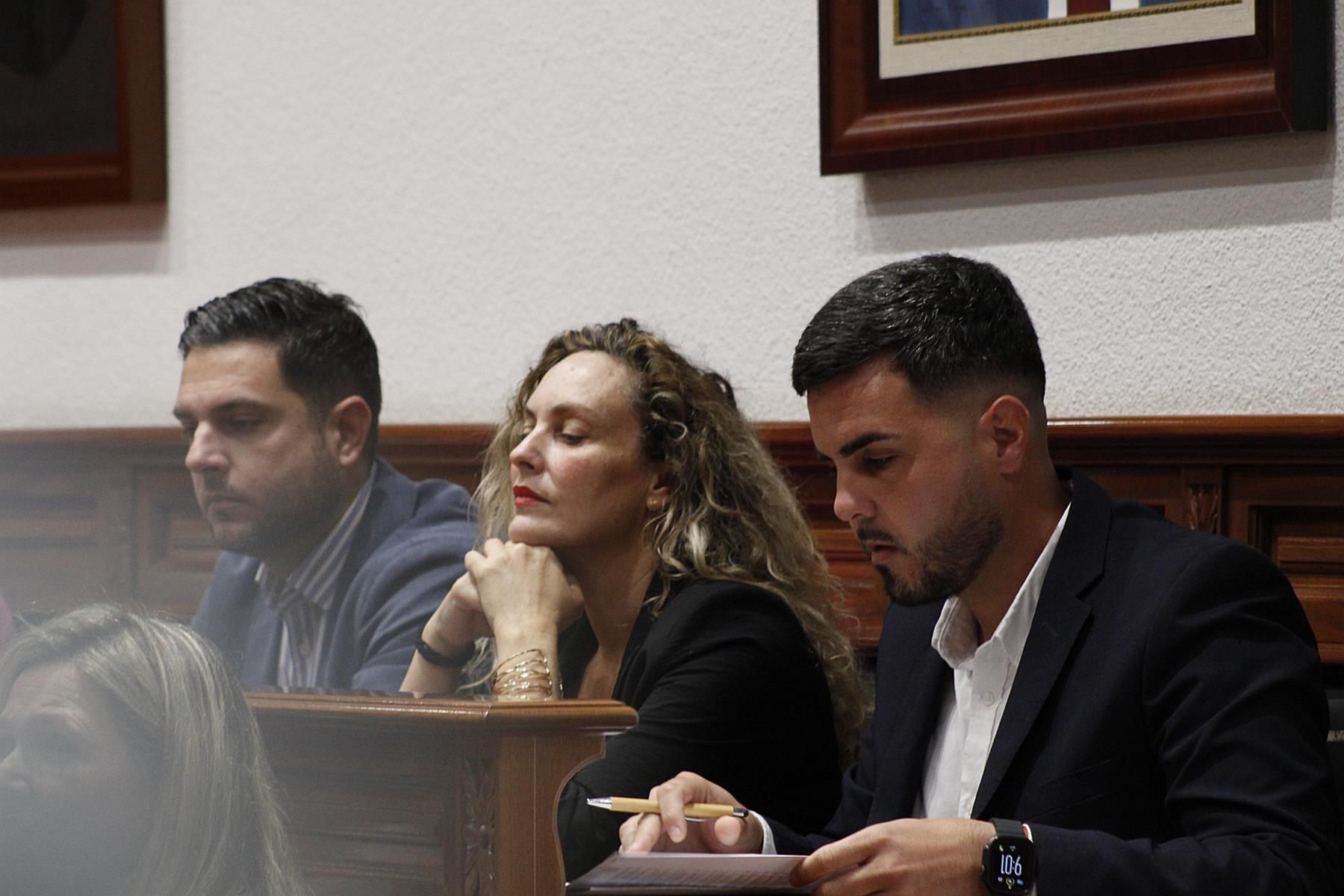 Ediles del Gobierno en el Pleno de este viernes/Iris Morales/TA.