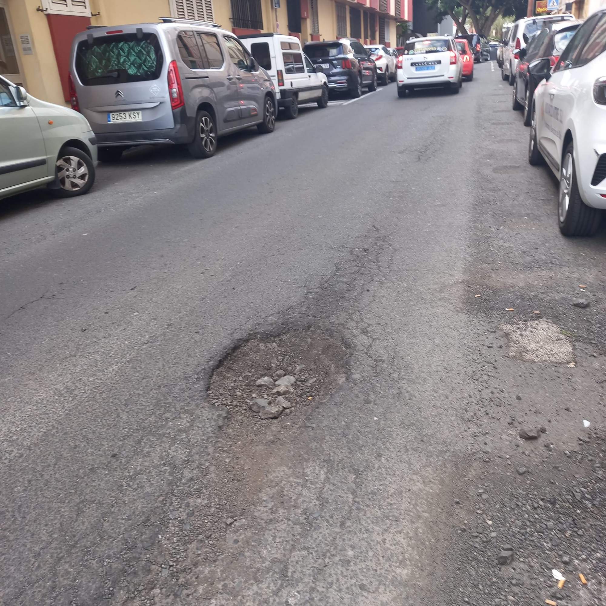 Baches que se convierten en agujeros en el casco de Telde