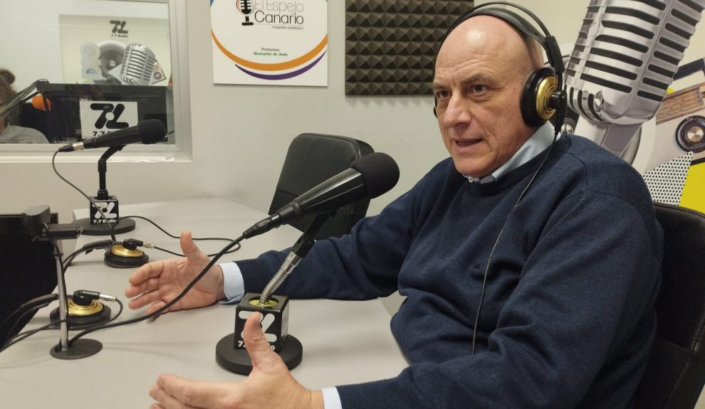 Domingo Montes de Oca en los estudios de El Espejo Canari