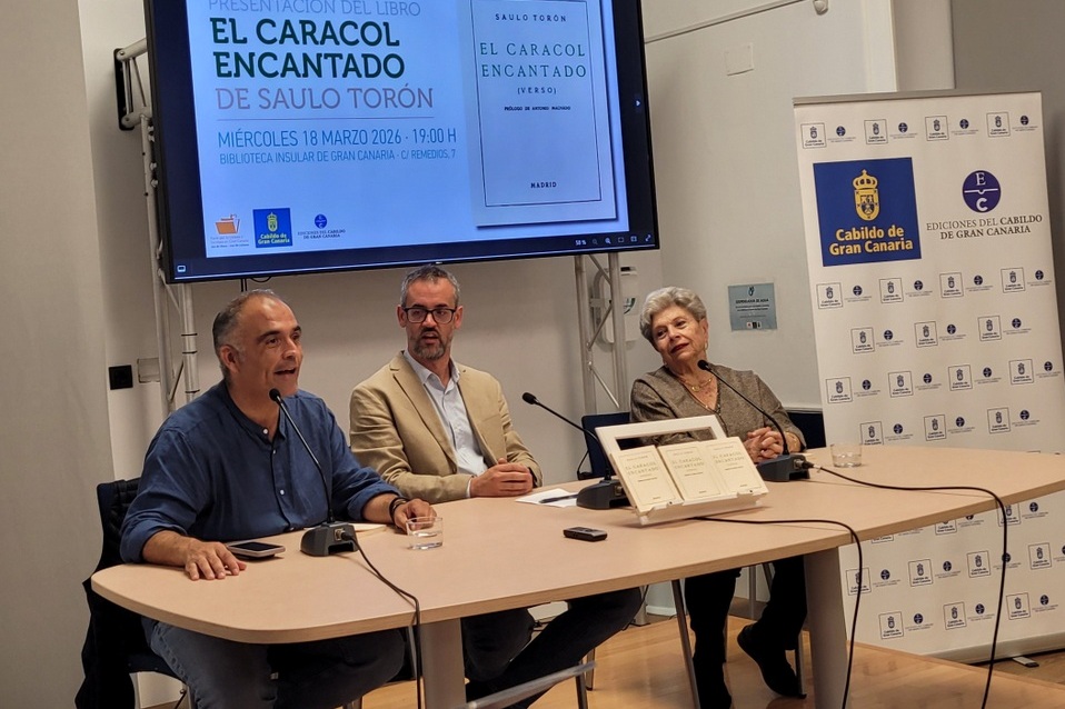 En la presentaci&oacute;n de la reedici&oacute;n del poemario intervinieron Octavio Pineda, Ediciones del Cabildo, y el profesor e investigador Yeray Rodr&iacute;guez (Foto: Jes&uacute;s Ruiz Mesa)