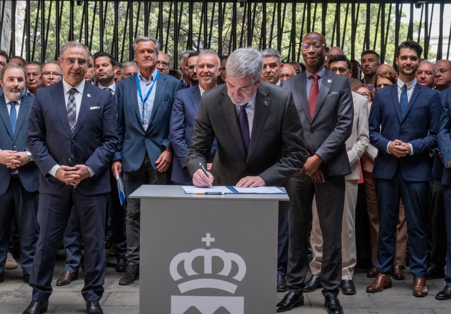 Fernando clavijo firma el acuerdo de Horizonte RUP (Foto: Gobierno de Canarias)