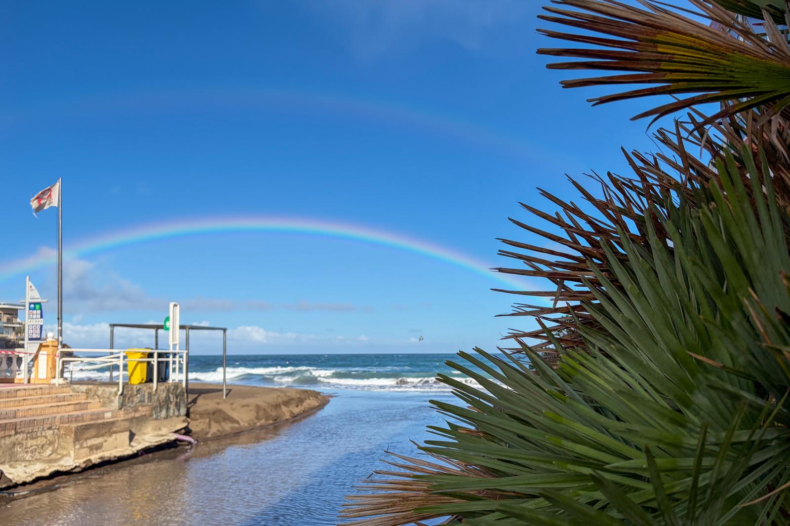 Arcoirias en la costa de Telde captado desde la playa de Salinetas/Foto Mari Carmen Mora Delgado.
