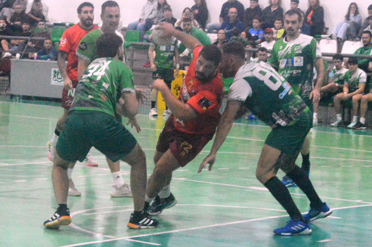 Imagen del partido de la primera vuelta del UB CIutel ante el BM Ingenio B (Foto: Juan Antonio Hern&aacute;ndez)