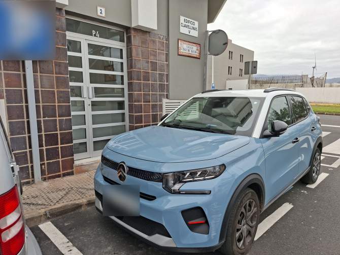 Veh&iacute;culo aparcado este domingo por la ma&ntilde;ana/TA.