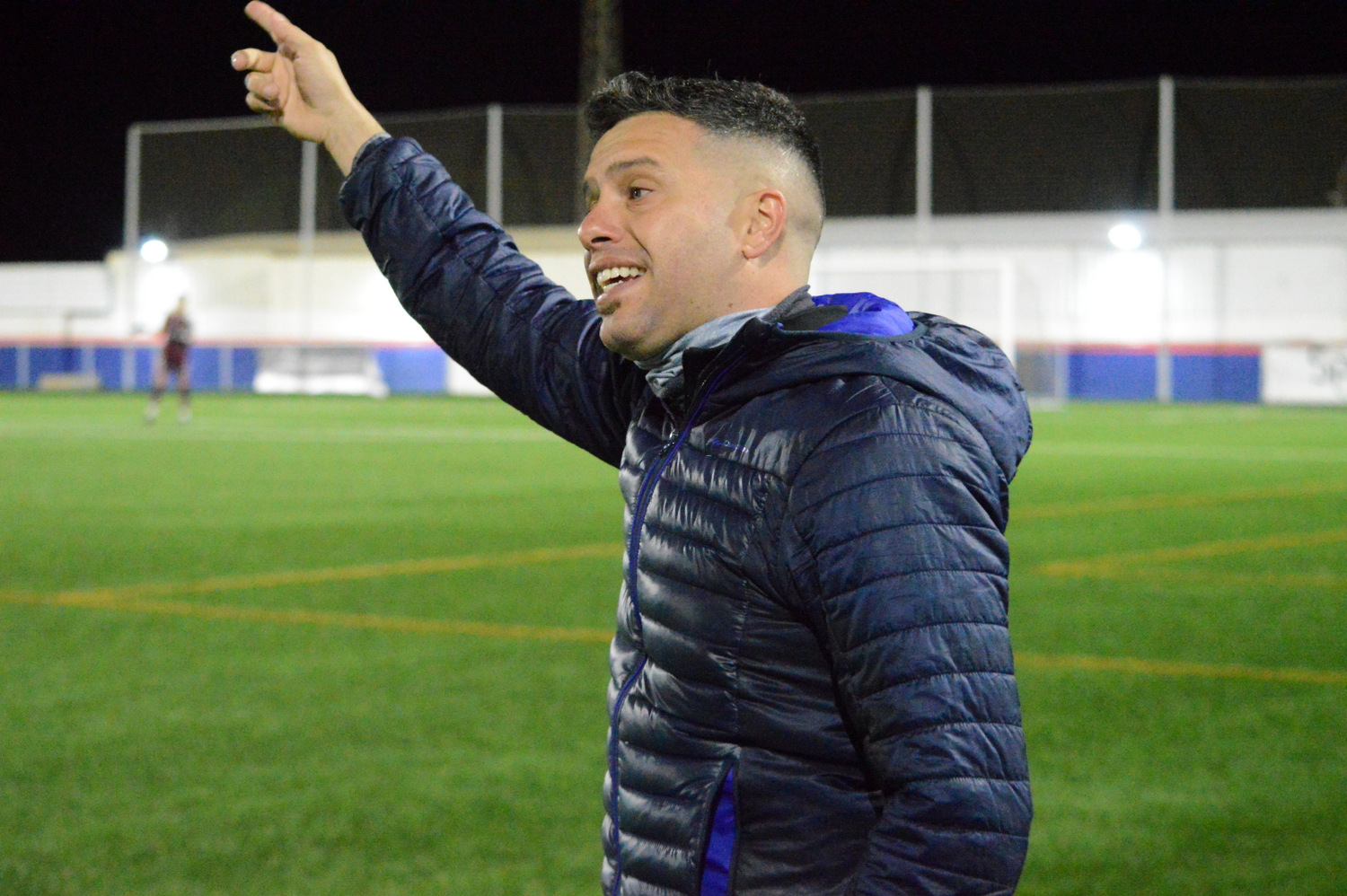 Cristian Lucano, entrenador de la UD Telde, durante el partido contra el Arucas B (Foto: Juan Antonio Hernández)