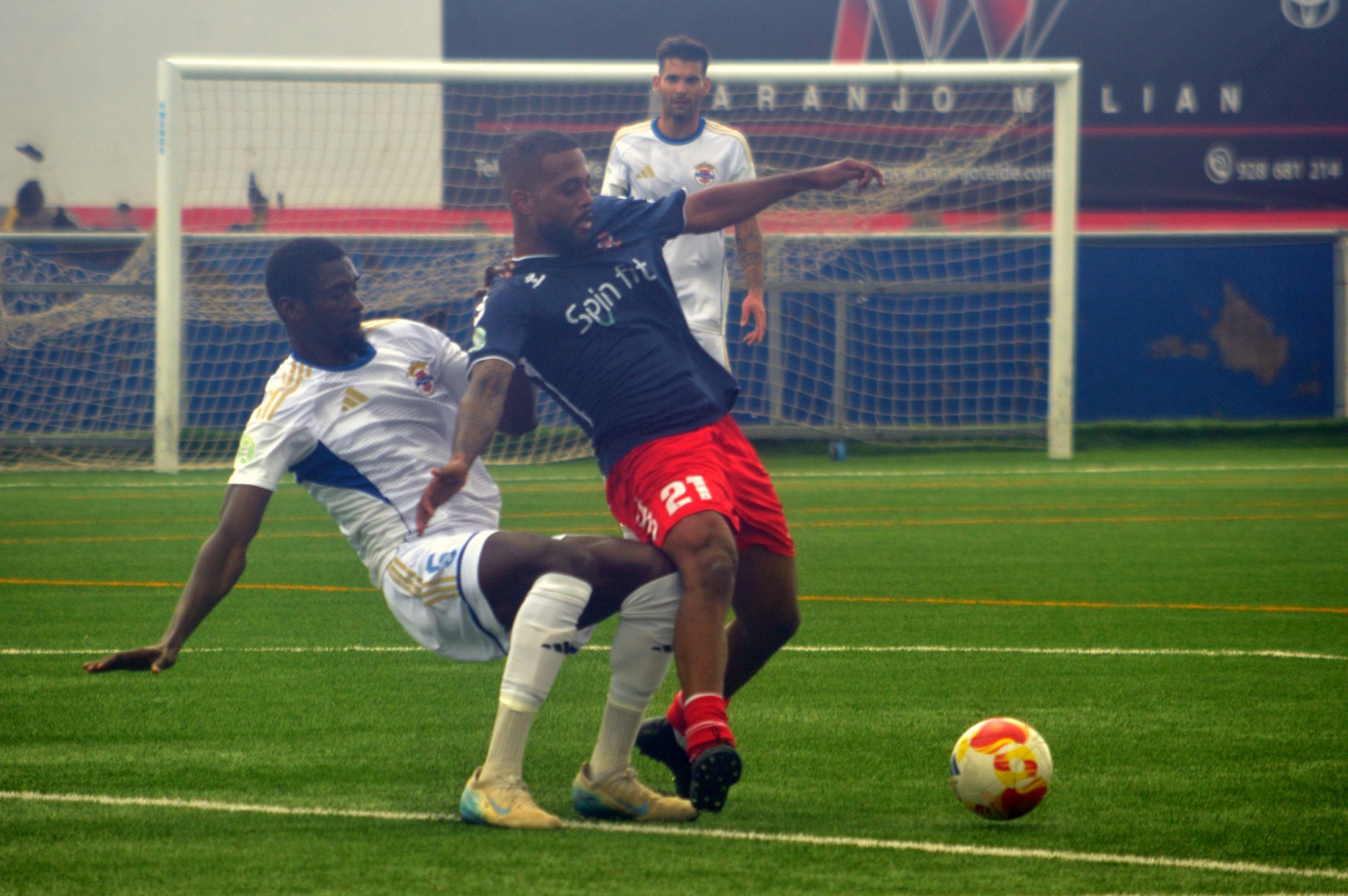 Joel Zamora, autor del primer gol de la UD Telde, en un lance de la primera parte (Foto: Juan Antonio Hern&aacute;ndez)