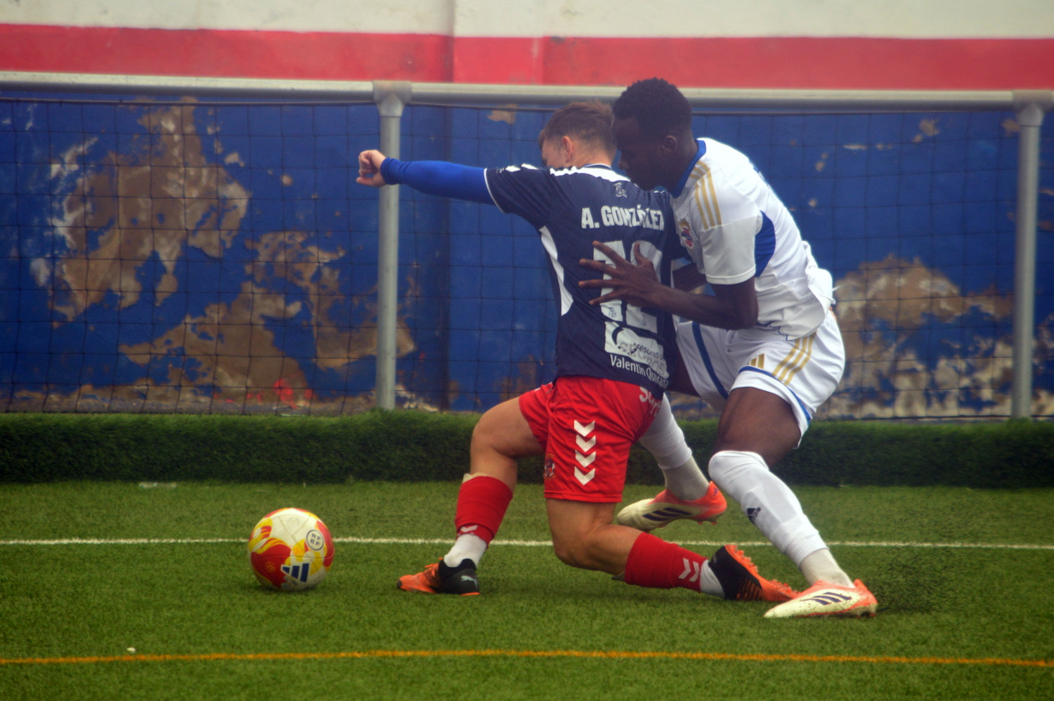 Imagen del &uacute;ltimo partido de la UD Telde en casa, contra la SD Tenisca. En la imagen, &Aacute;lvaro Gonz&aacute;lez (Foto: Juan Antonio Hern&aacute;ndez)