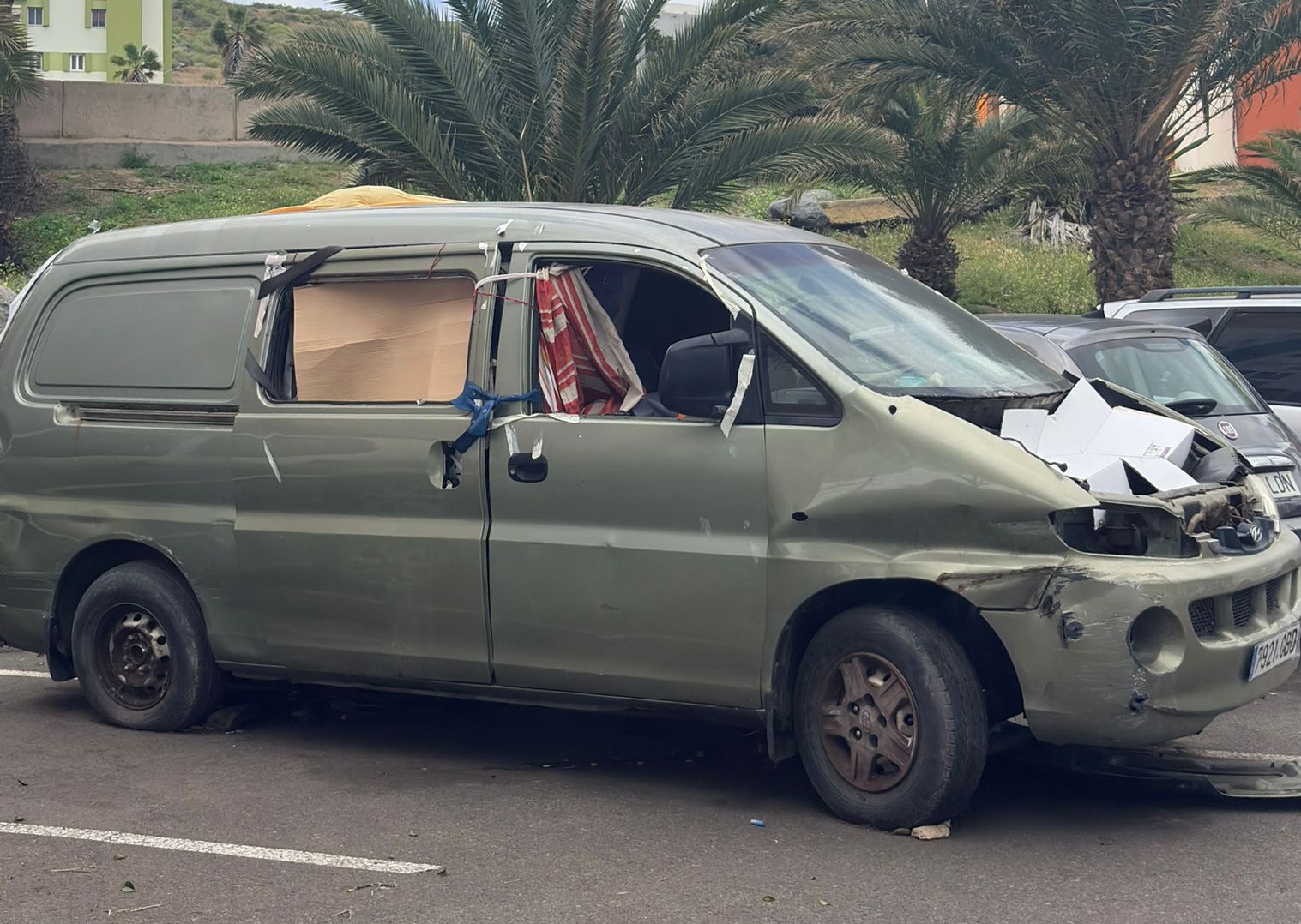 Denuncian vehículos abandonados en calles de Jinámar