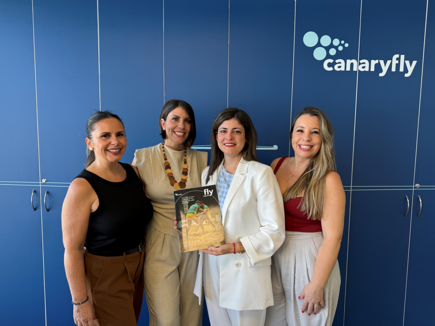 Las hermanas Uche Aquino junto a Cathaysa Santana (Foto: Canaryfly)