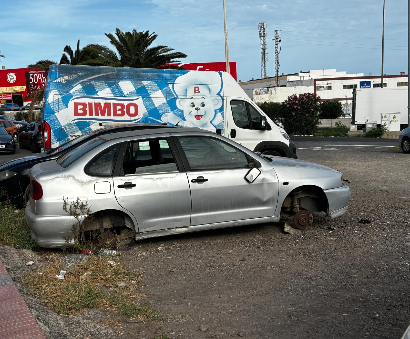 Telde impulsa la retirada de vehículos abandonados mediante convenios con centros autorizados
