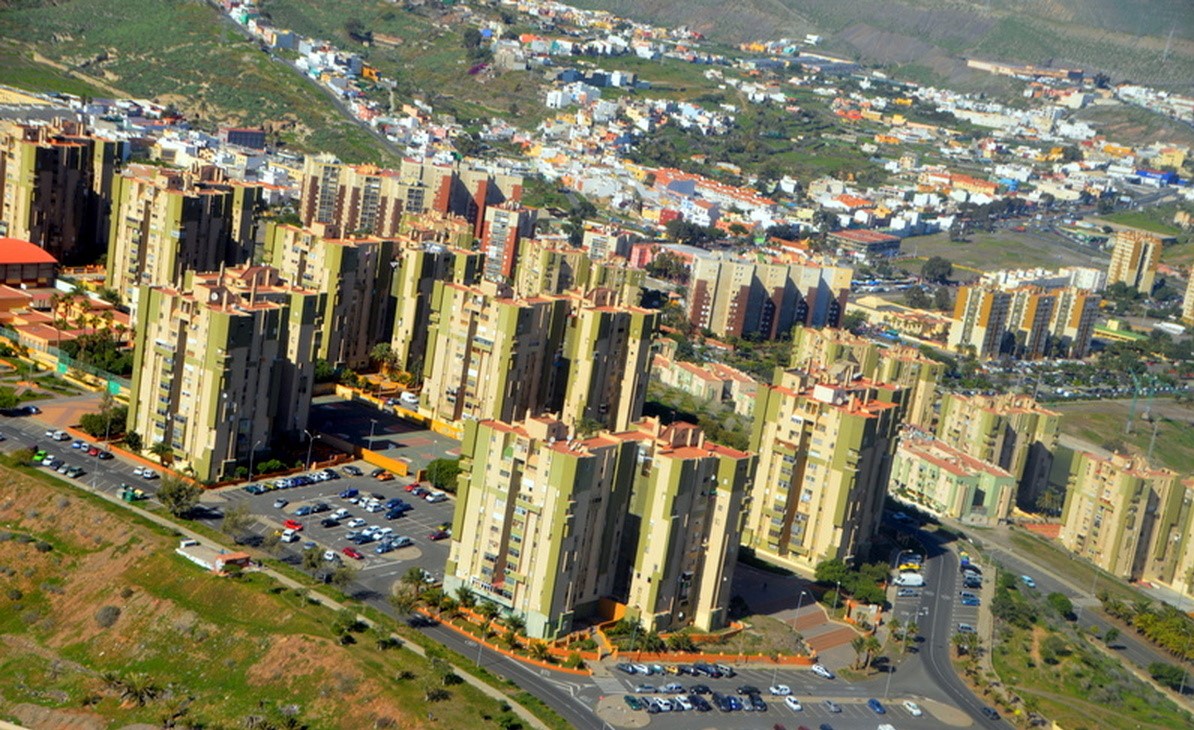 Denuncian vehículos abandonados en calles de Jinámar