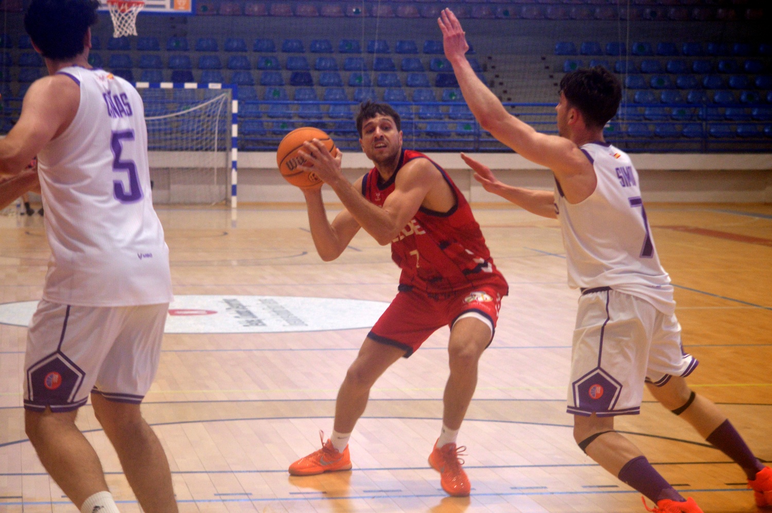 El CB Telde pierde su primer ‘match ball’ de permanencia ante el CB Tres Cantos (79-84)