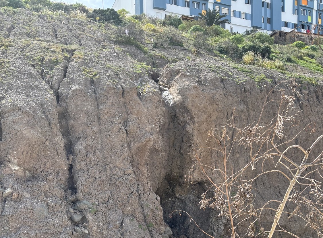 Fuga de agua crónica en Jinámar
