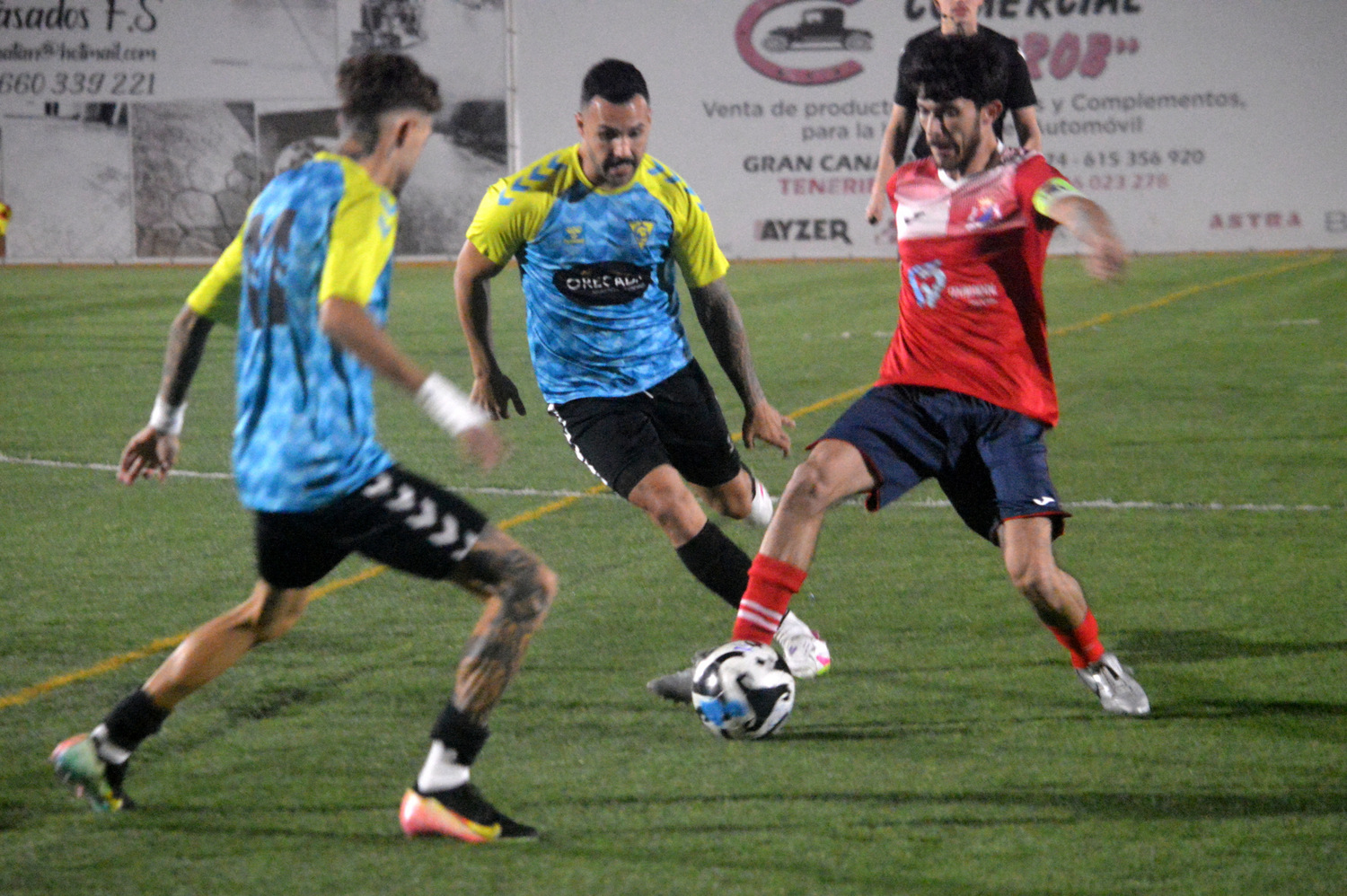 Derbi teldense entre CD Las Longueras y CF La Garita (Foto: Juan Antonio Hern&aacute;ndez)
