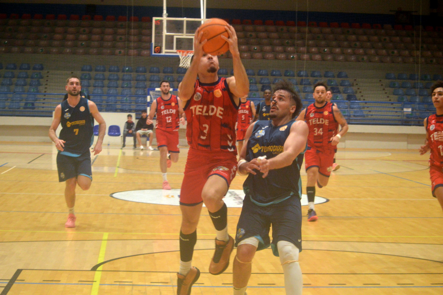 El CB Telde busca media permanencia ante el campeón, CB Tres Cantos