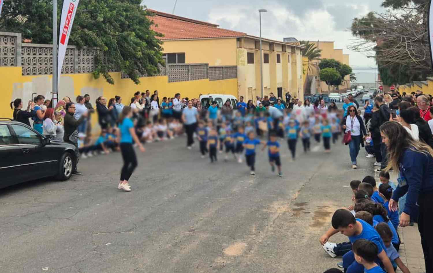 Cerca de 800 escolares llenan de deporte Las Huesas