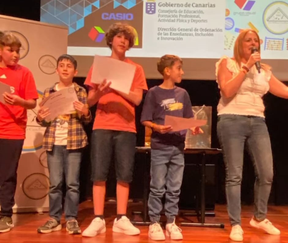 Vik Escudero, el primero por la izquierda/TA.