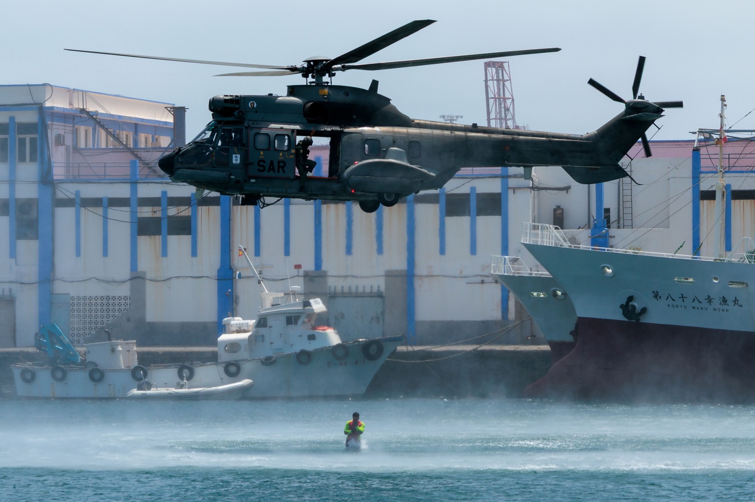 Exhibici&oacute;n de helic&oacute;ptero en el puerto (Foto: Cabildo de Gran Canaria)