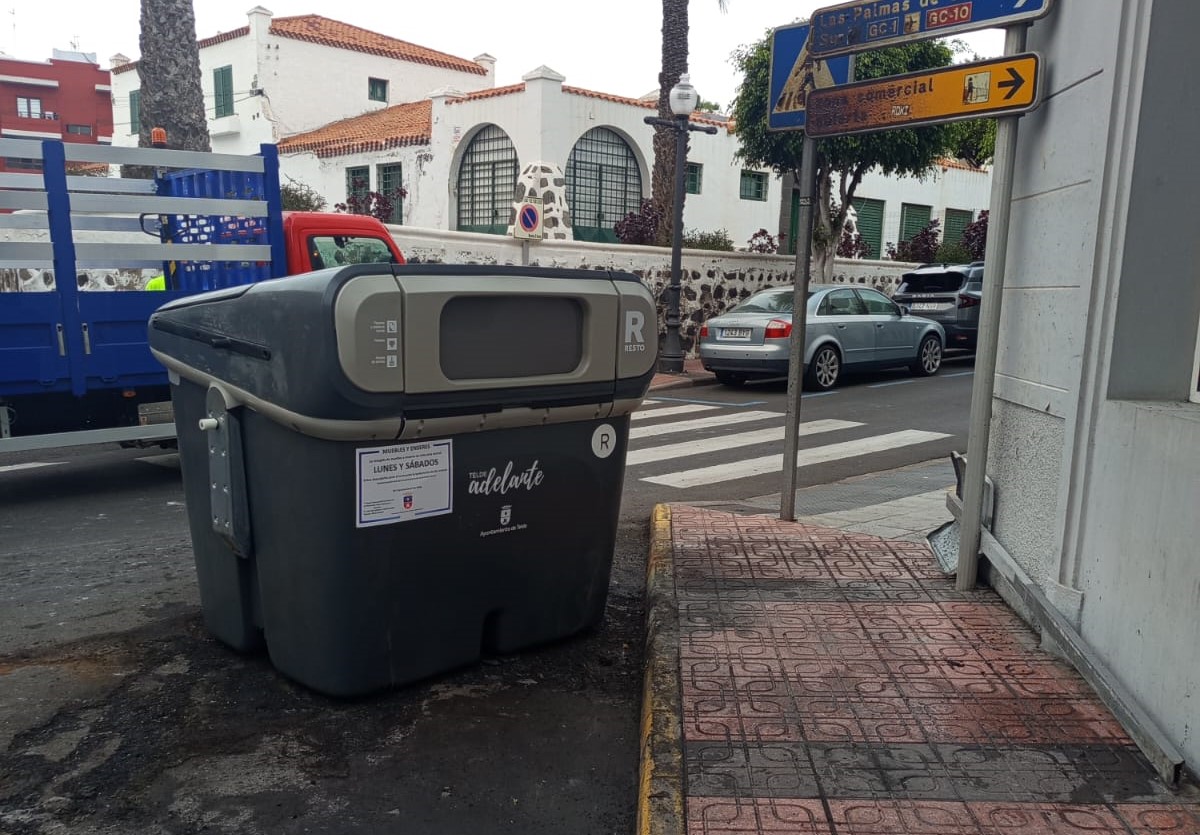 Contenedor repuesto en el lugar del incendio/TA.