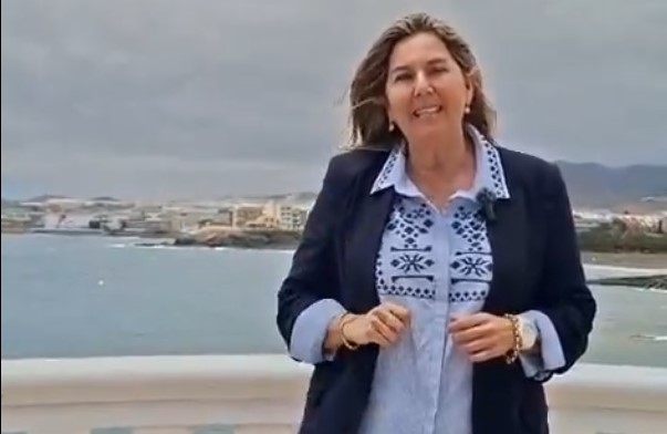Telde renueva las balizas del canal a nado de la costa