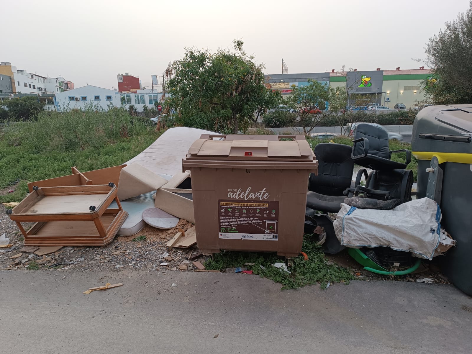Contenedores inaccesibles en Marpequeña tras una reubicación