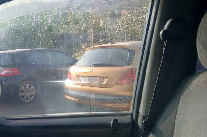 Coche abandonado en El Tundidor (Fotos cedidas)
