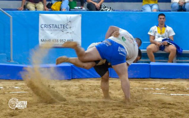 Momento de la luchada/Castro Morales.