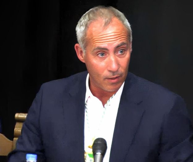 V&iacute;ctor Navarro