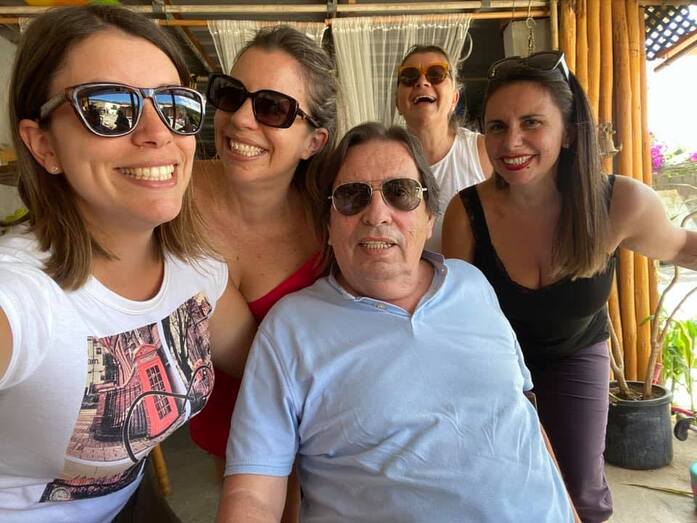 Antonio Uche con sus tres hijas y su exesposa Inmaculada Aquino/TA.