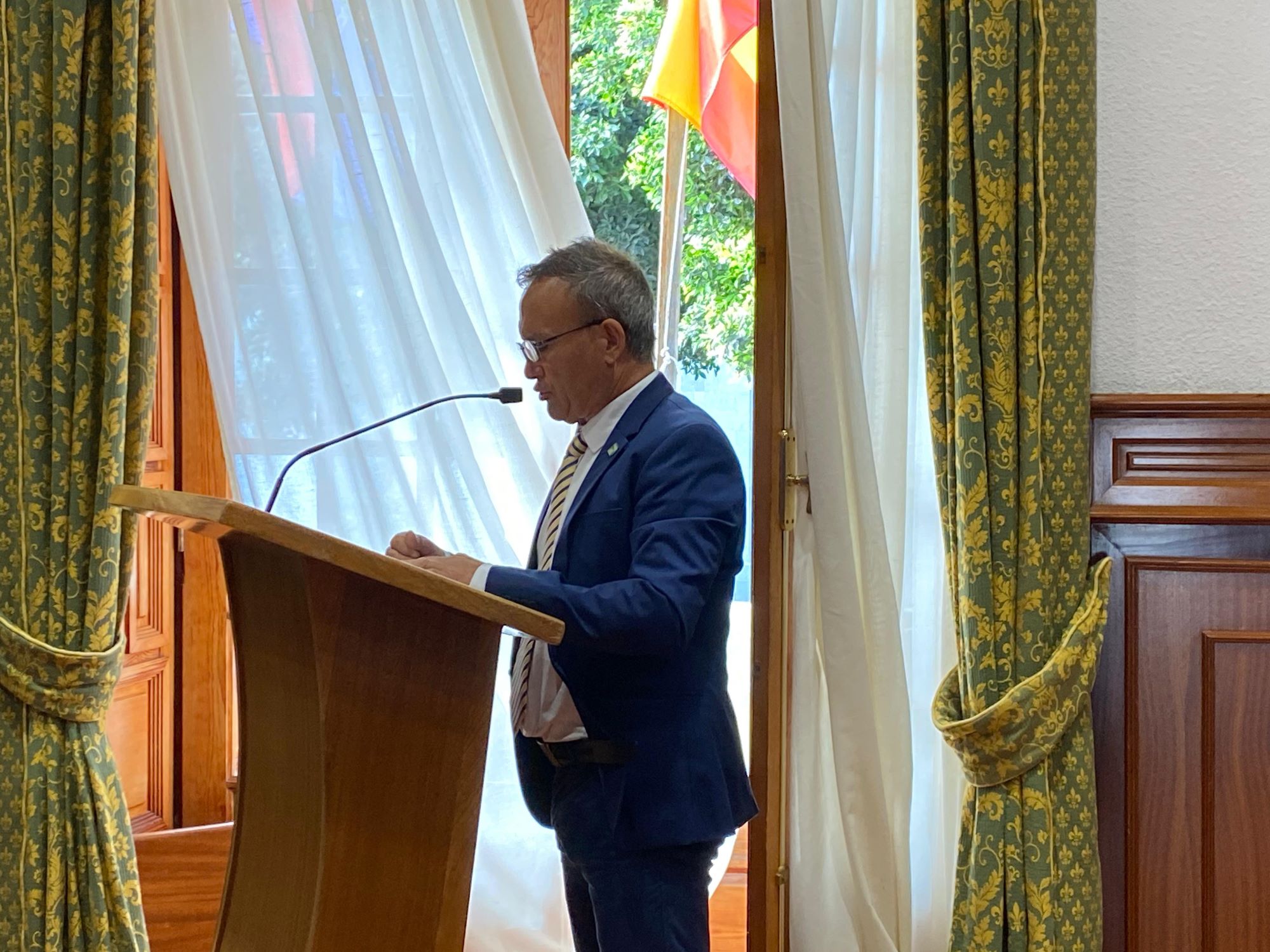 Jesús Ramírez, presidente de la asociación de caravanistas canarias, durante su intervención en el Pleno/TA.