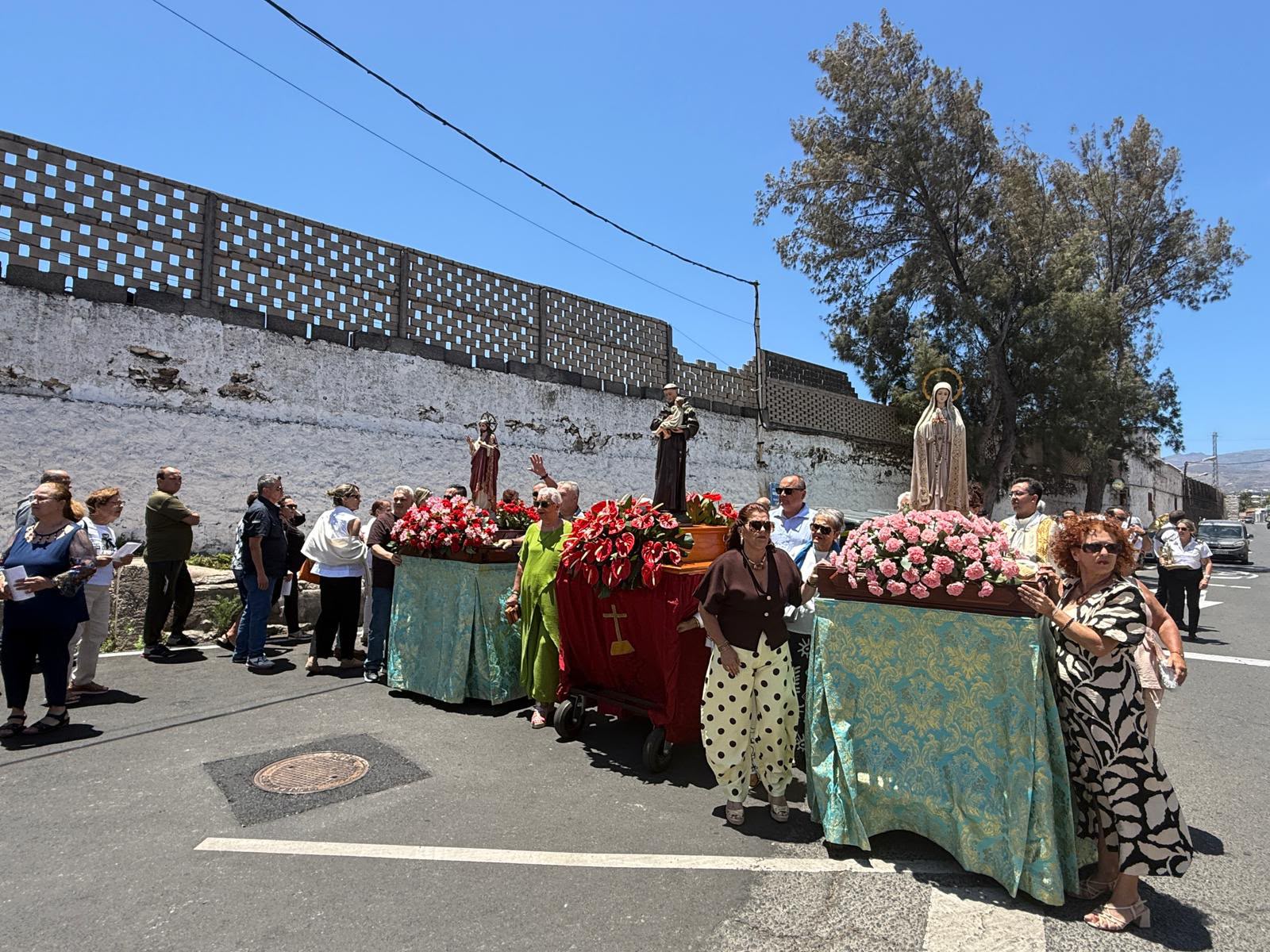 San Antonio despide sus fiestas con fervor y verbena