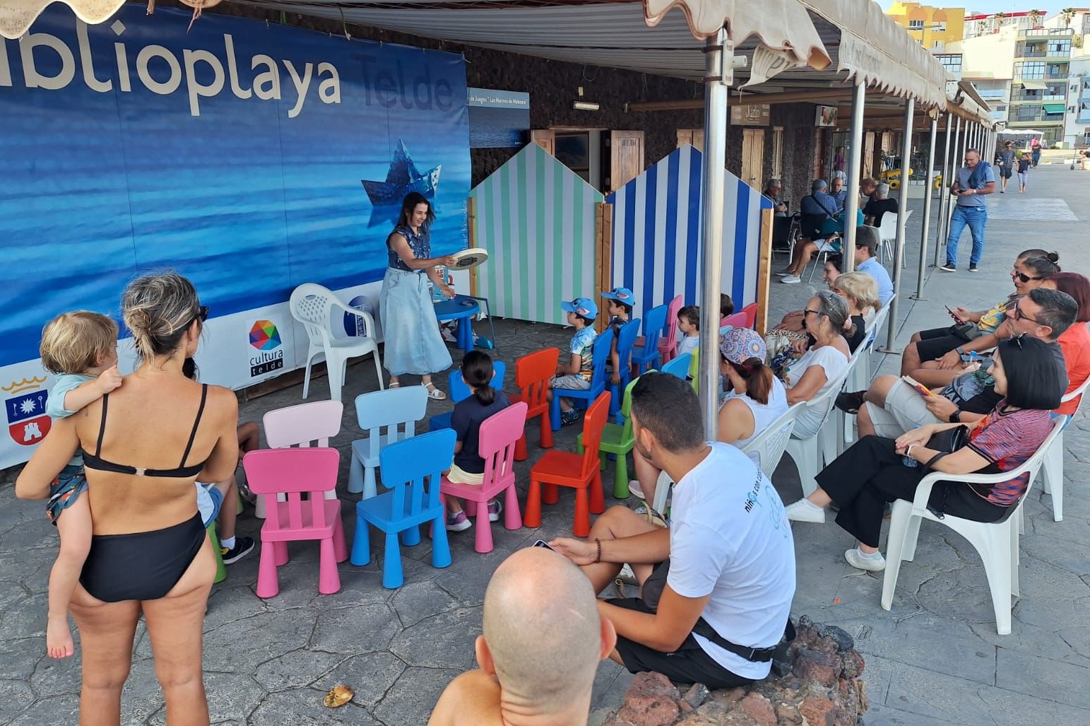 La Biblioplaya de Melenara ultima su reapertura a llenar de cultura el verano de Telde