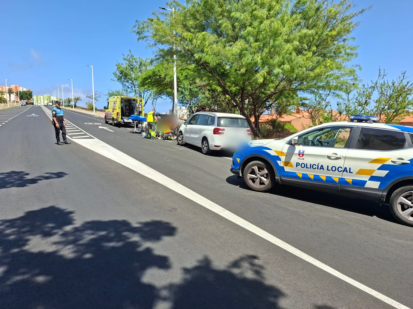 Una copiloto de 60 a&ntilde;os resulta lesionada al caer de una moto en Telde