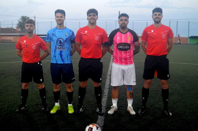 Trío y capitanes (Foto: Juan Antonio Hernández)