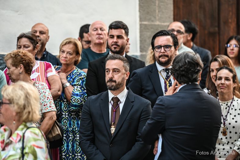 El alcalde Juan Antonio Peña y miembros de su Ejecutivo, ayer en la procesión del Carmen de Los Llanos/Antonio Alí.