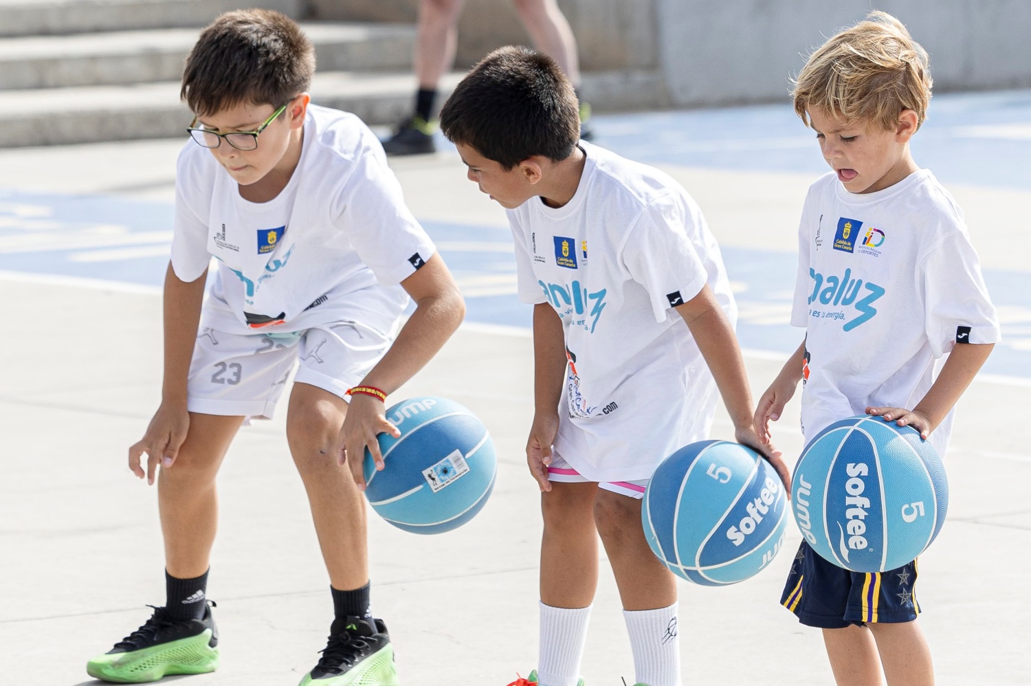 Los ni&ntilde;os disfrutaron del baloncesto en Siete Palmas / Marcos de Rada
