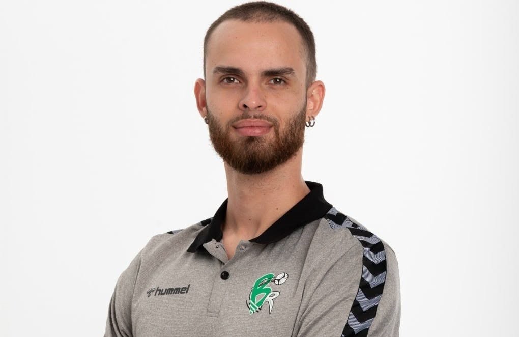 Dejan Ojeda comparte su experiencia con las promesas del balonmano español