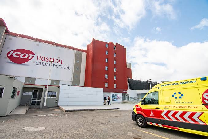 Cinco heridos son evacuados al Hospital ICOT Ciudad de Telde tras un vuelco lateral en la GC-1
