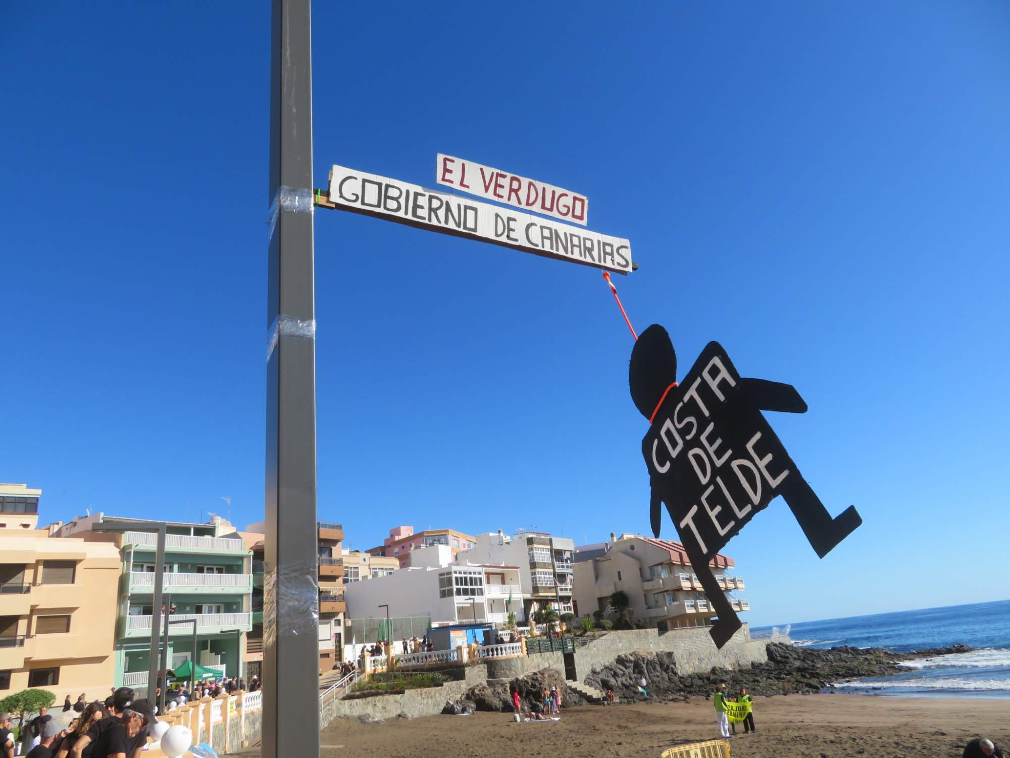 The Sun aconseja a los turistas brit&aacute;nicos evitar la costa de Telde por la contaminaci&oacute;n de las jaulas marinas