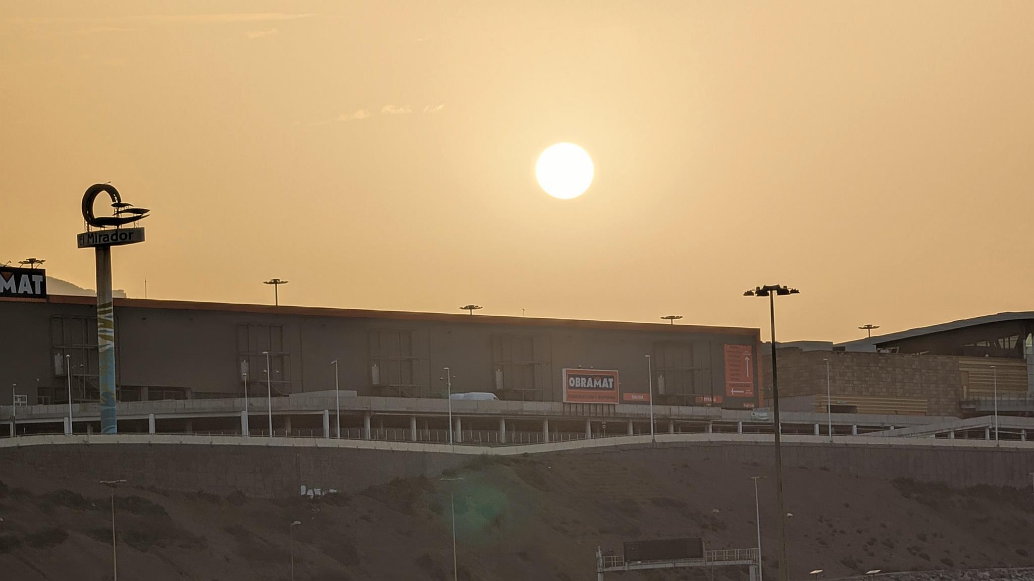 Sol y calima marcan el martes en Telde