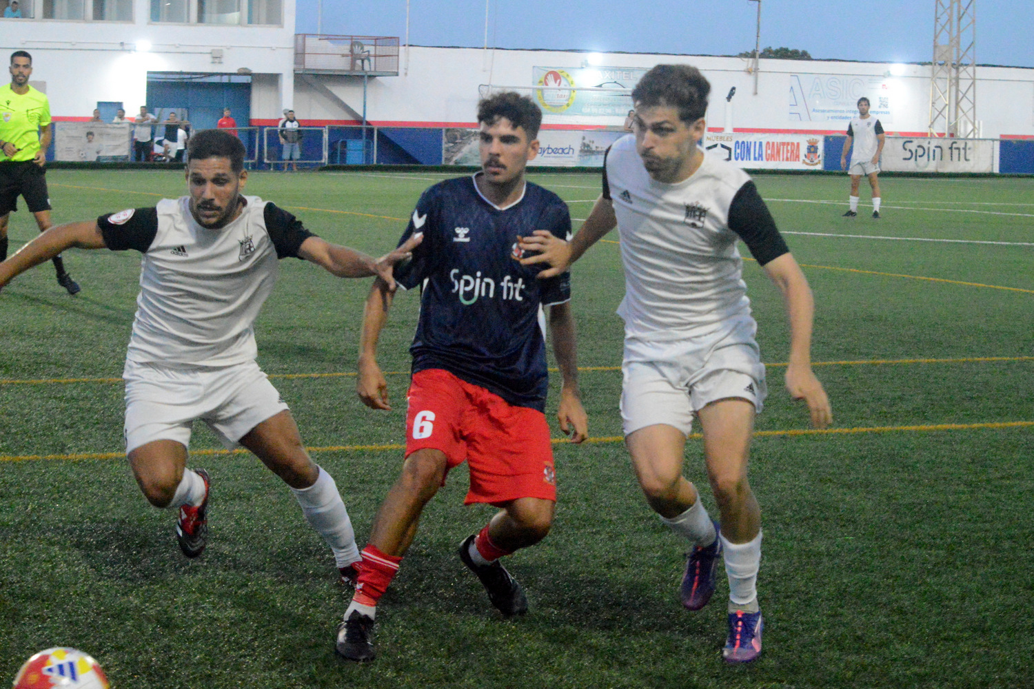 Imagen del partido de la UD Telde contra el Unión Viera en la fase provincia. En la foto, Luis Marero (Juan Antonio Hernández)
