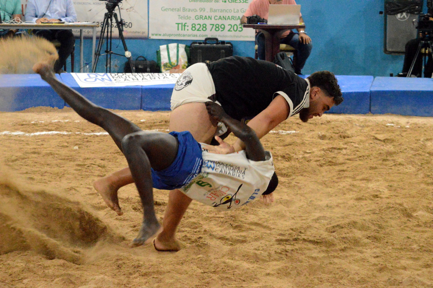 Imagen de la luchada final del Torneo DIELCA del Castro Morales (Foto: Juan Antonio Hernández)