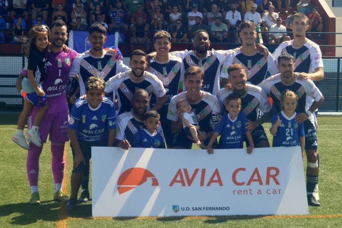 Formaci&oacute;n de la UD San Fernando (Foto: Juan Antonio Hern&aacute;ndez)