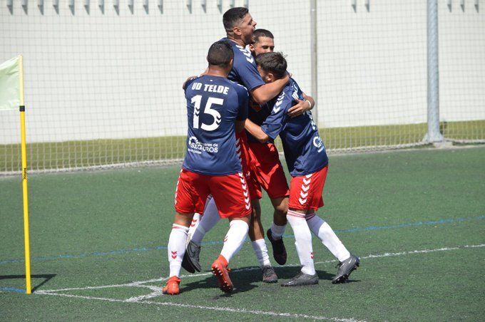 Los teldenses festejan uno de los goles del encuentro/J.A. Hernández. Los teldenses festejan uno de los goles del encuentro/J.A. Hernández.